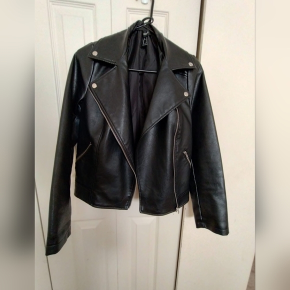 Forever 21 faux leather moto jacket - Picture 2 of 4